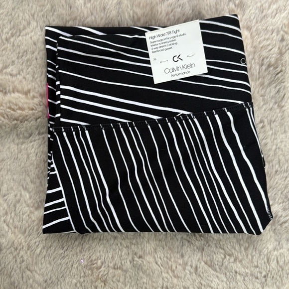 Calvin Klein | Black and Pink Patterned Leggings - Picture 11 of 13